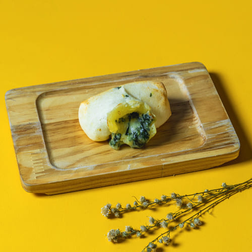 Pan de bono de espinaca y queso