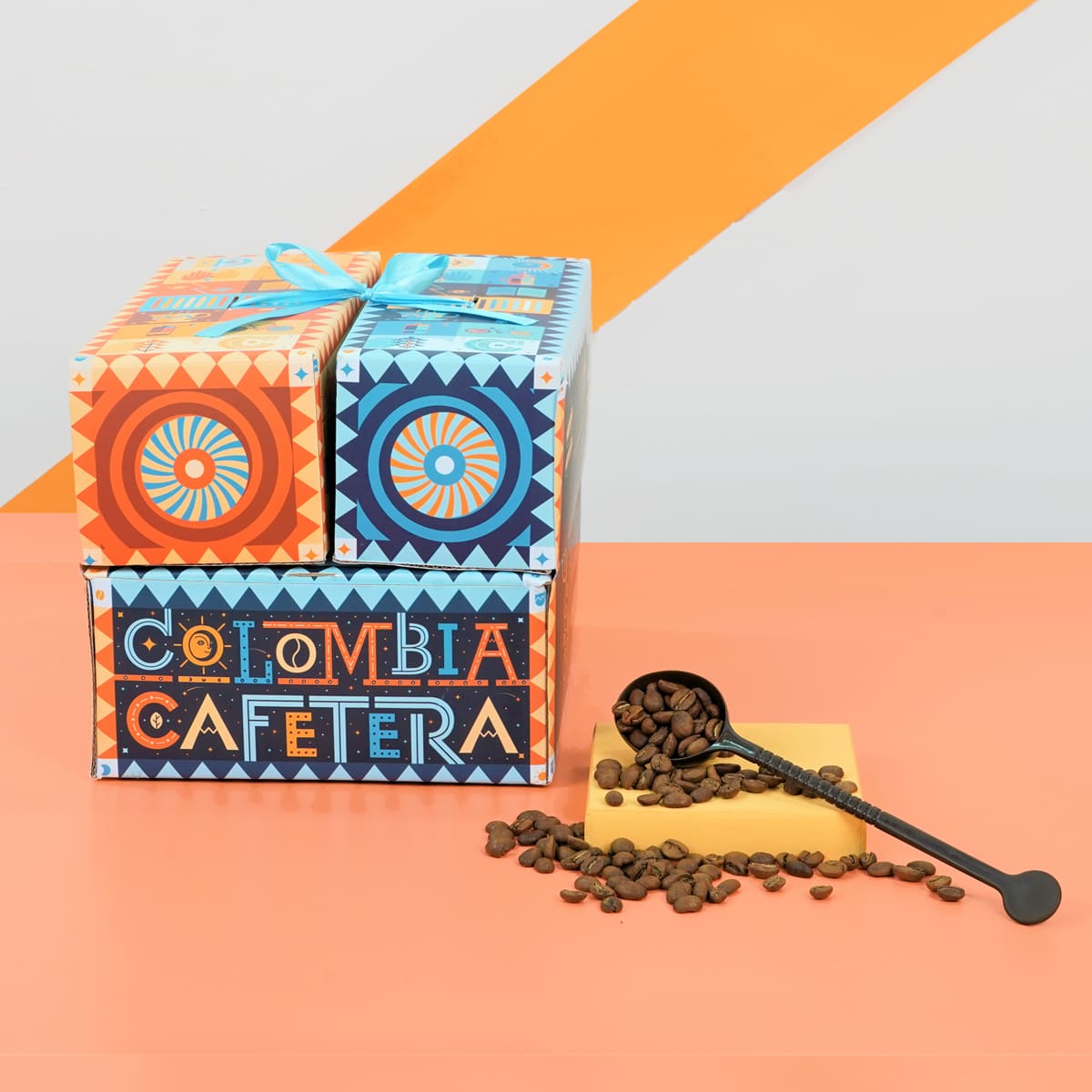 foto producto combo navidad 2022 6 - Kit Colombia Cafetera: molino, prensa cobre, café y cuchara