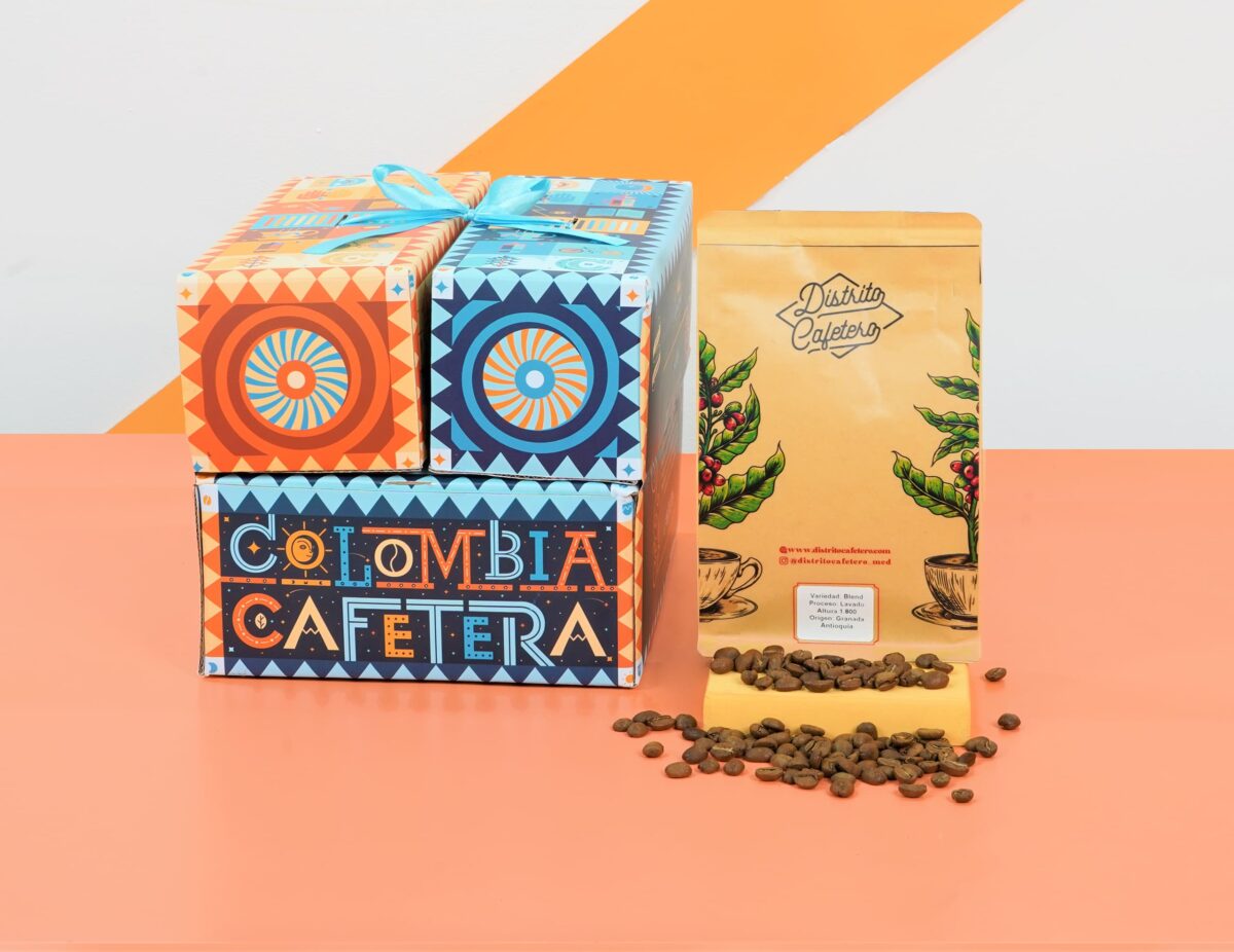landing navidad cafe bolsa - Kit Colombia Cafetera: molino, prensa cobre, café y cuchara