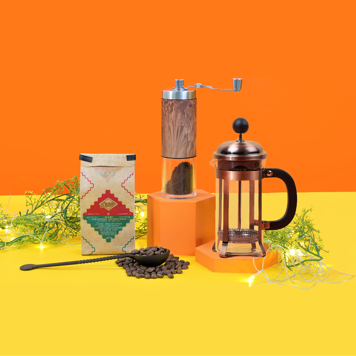 https://multimedia.distritocafetero.com//2023/07/kit-molino-prensa-cobre-cafe.jpg